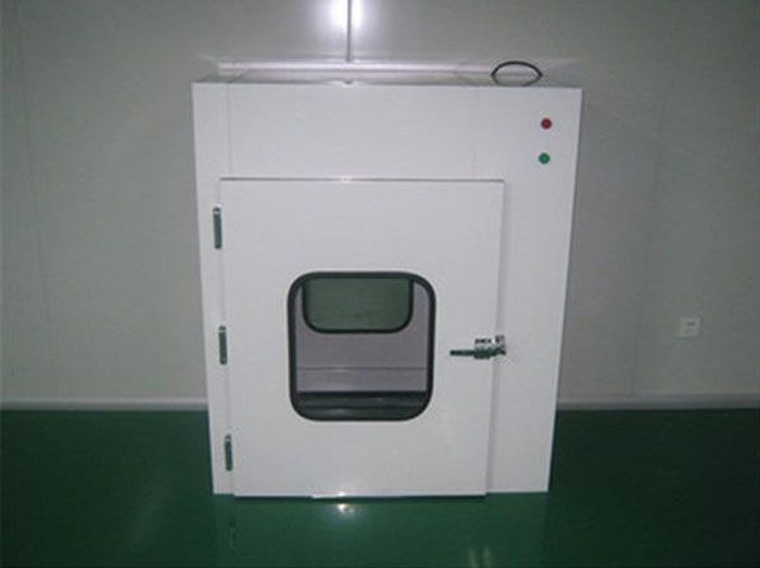 落地式傳遞窗在物料進(jìn)出潔凈區(qū)，必須嚴(yán)格與人流通道分開(kāi)，由生產(chǎn)車間物料專用通道進(jìn)出。