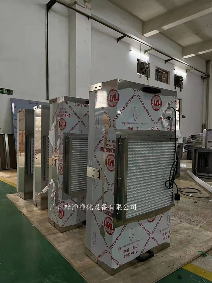 FFU是根據(jù)潔凈車(chē)間的面積和潔凈度等級(jí),合理計(jì)算FFU的數(shù)量,確保每個(gè)區(qū)域都能達(dá)到所需的潔凈度。 FFU是根據(jù)潔凈車(chē)間的面積和潔凈度等級(jí),合理計(jì)算FFU的數(shù)量,確保每個(gè)區(qū)域都能達(dá)到所需的潔凈度。